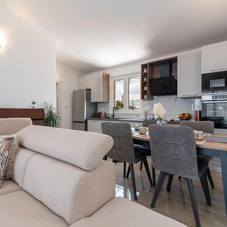 Amazing Sea View Apartment- Romantica Kaštel Štafilić エクステリア 写真