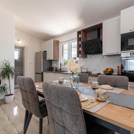 Amazing Sea View Apartment- Romantica Kaštel Štafilić エクステリア 写真