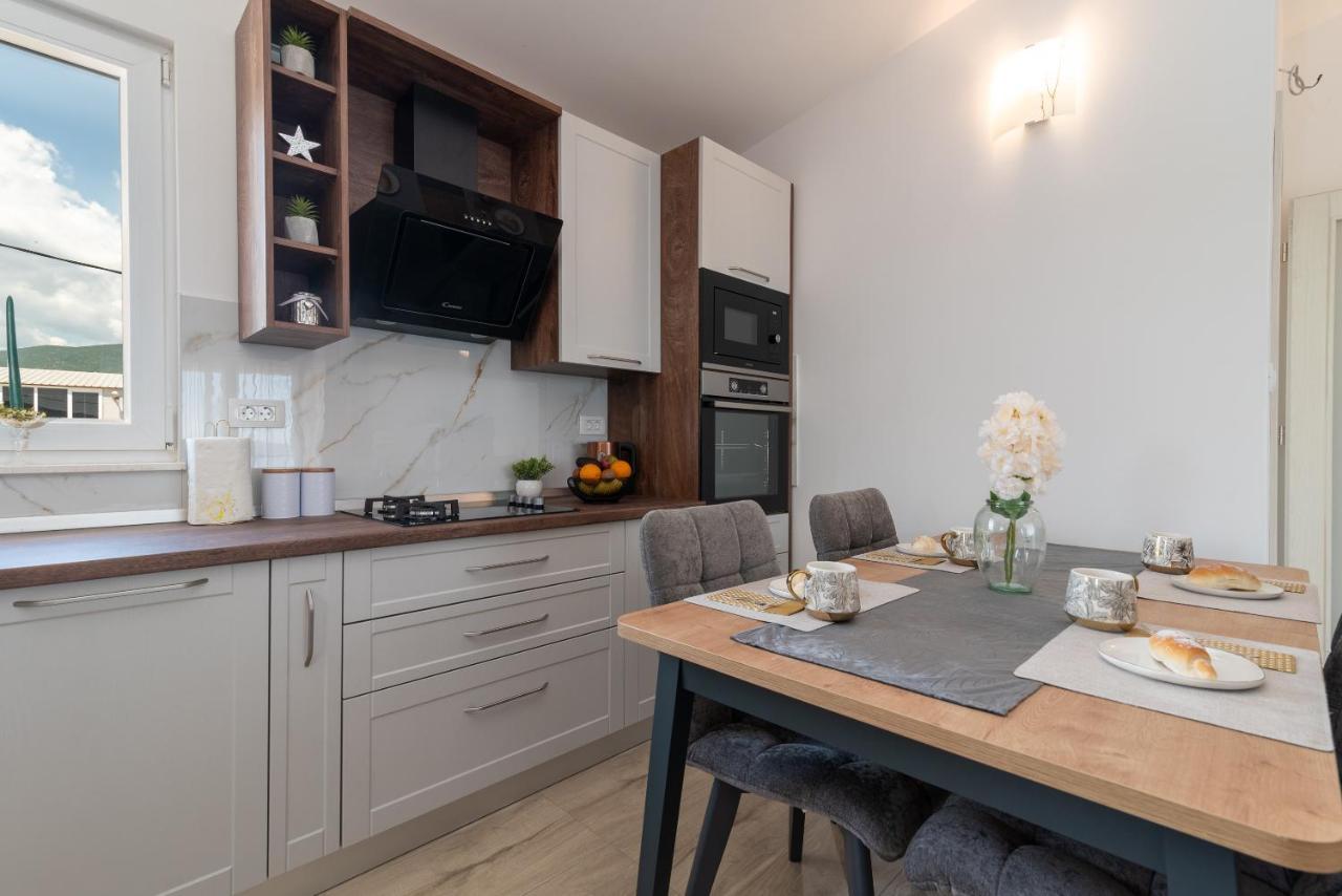 Amazing Sea View Apartment- Romantica Kaštel Štafilić エクステリア 写真