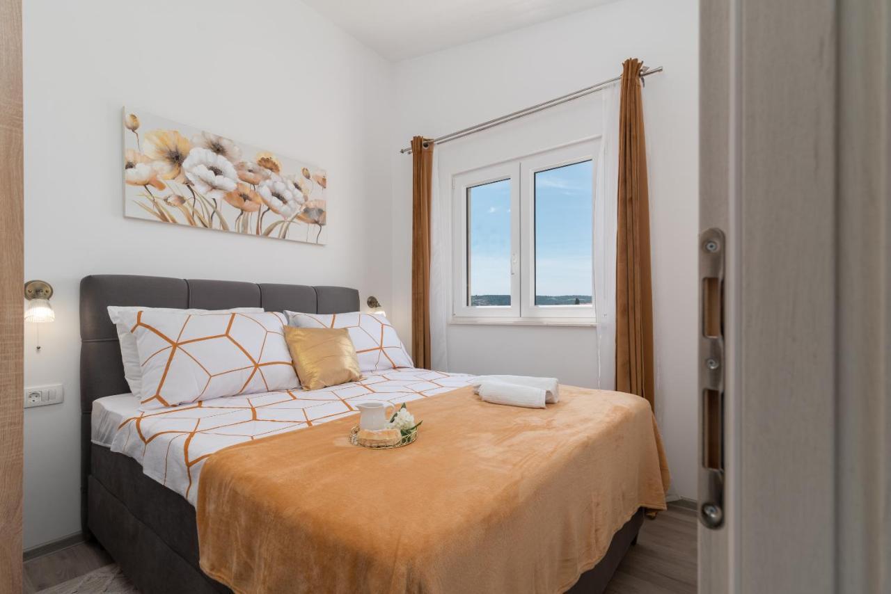 Amazing Sea View Apartment- Romantica Kaštel Štafilić エクステリア 写真