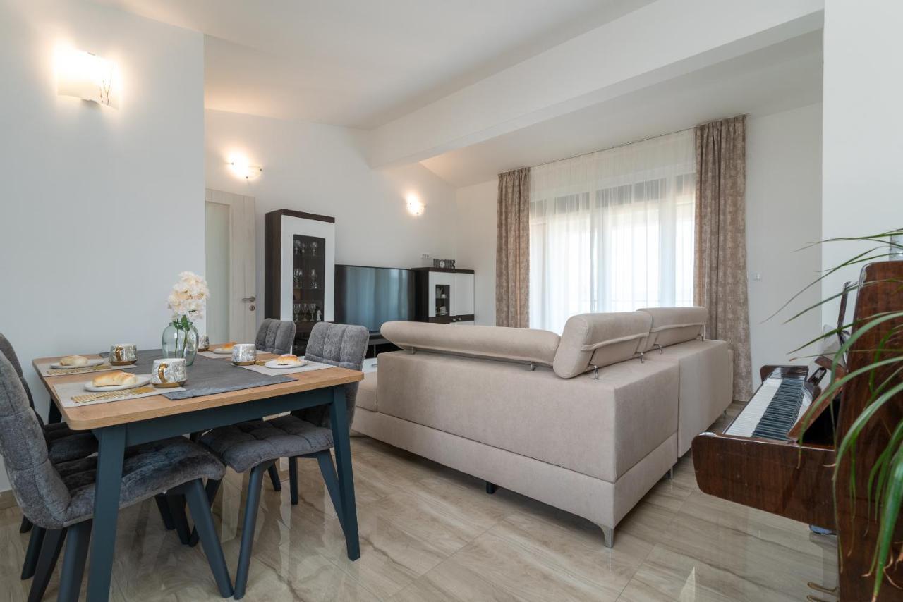 Amazing Sea View Apartment- Romantica Kaštel Štafilić エクステリア 写真