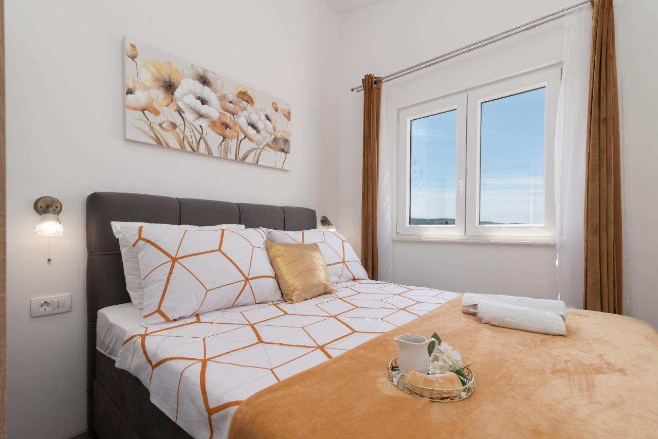 Amazing Sea View Apartment- Romantica Kaštel Štafilić エクステリア 写真