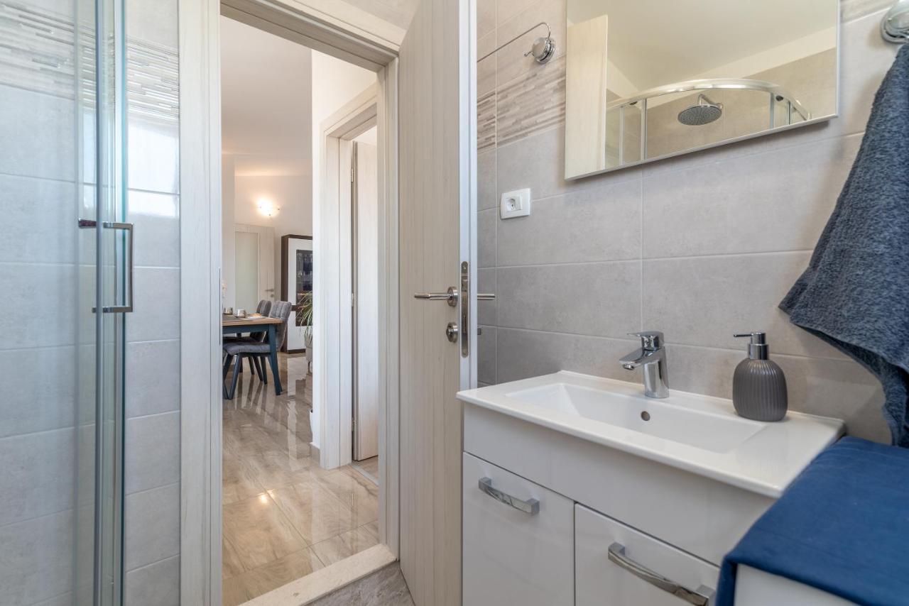 Amazing Sea View Apartment- Romantica Kaštel Štafilić エクステリア 写真
