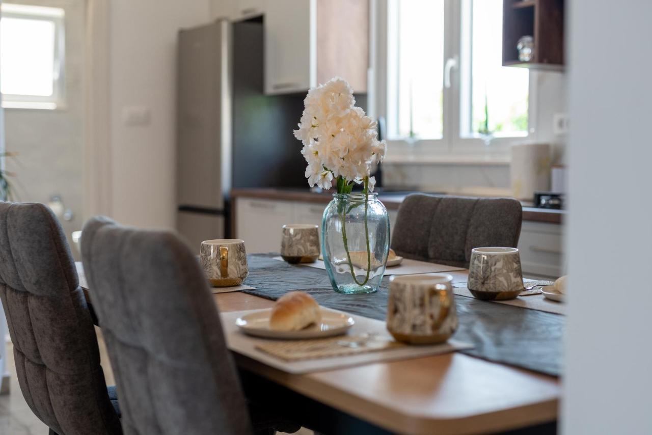 Amazing Sea View Apartment- Romantica Kaštel Štafilić エクステリア 写真