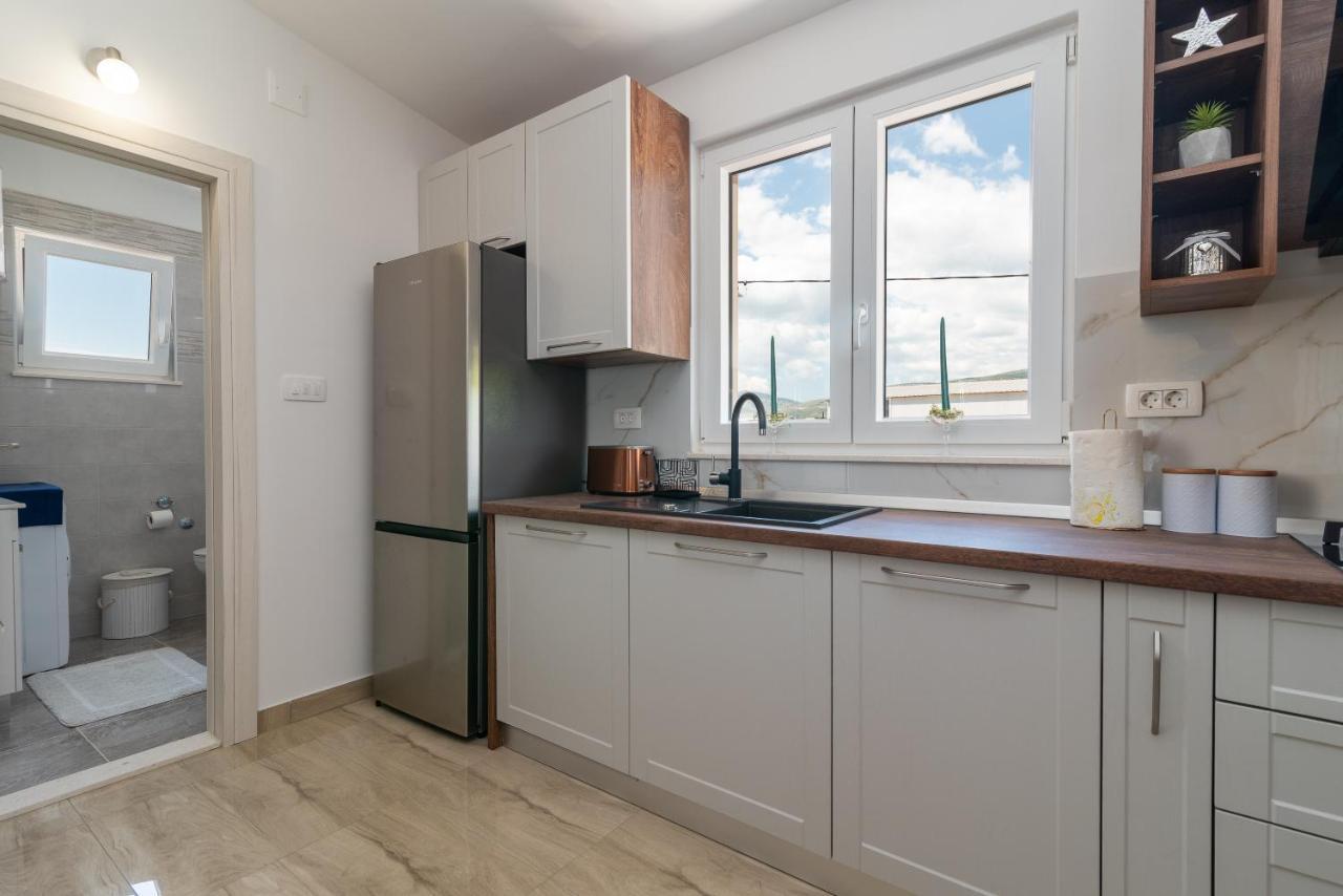 Amazing Sea View Apartment- Romantica Kaštel Štafilić エクステリア 写真