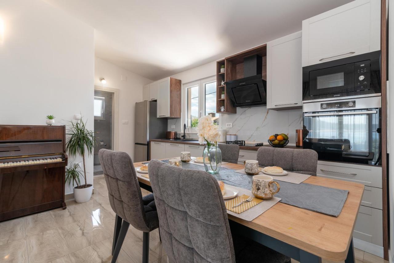 Amazing Sea View Apartment- Romantica Kaštel Štafilić エクステリア 写真